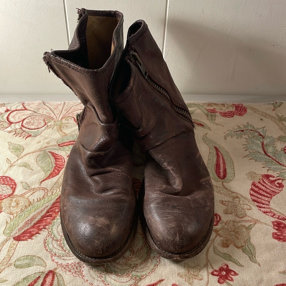 John Fluevog The Malcolm Brown Pebble Leather Ruched Zip Side Unisex Ankle Boots